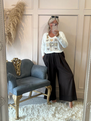 Soft knit v-neck leopard hearts top - White - Wardrobe By Simone