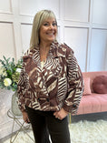 Load image into Gallery viewer, Leafy Boxed Jacket - Brown/Cream
