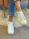 Load image into Gallery viewer, Como Deep Sole Trainer - White
