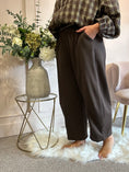 Load image into Gallery viewer, Baggy Barrel Jogger Pant - Brown
