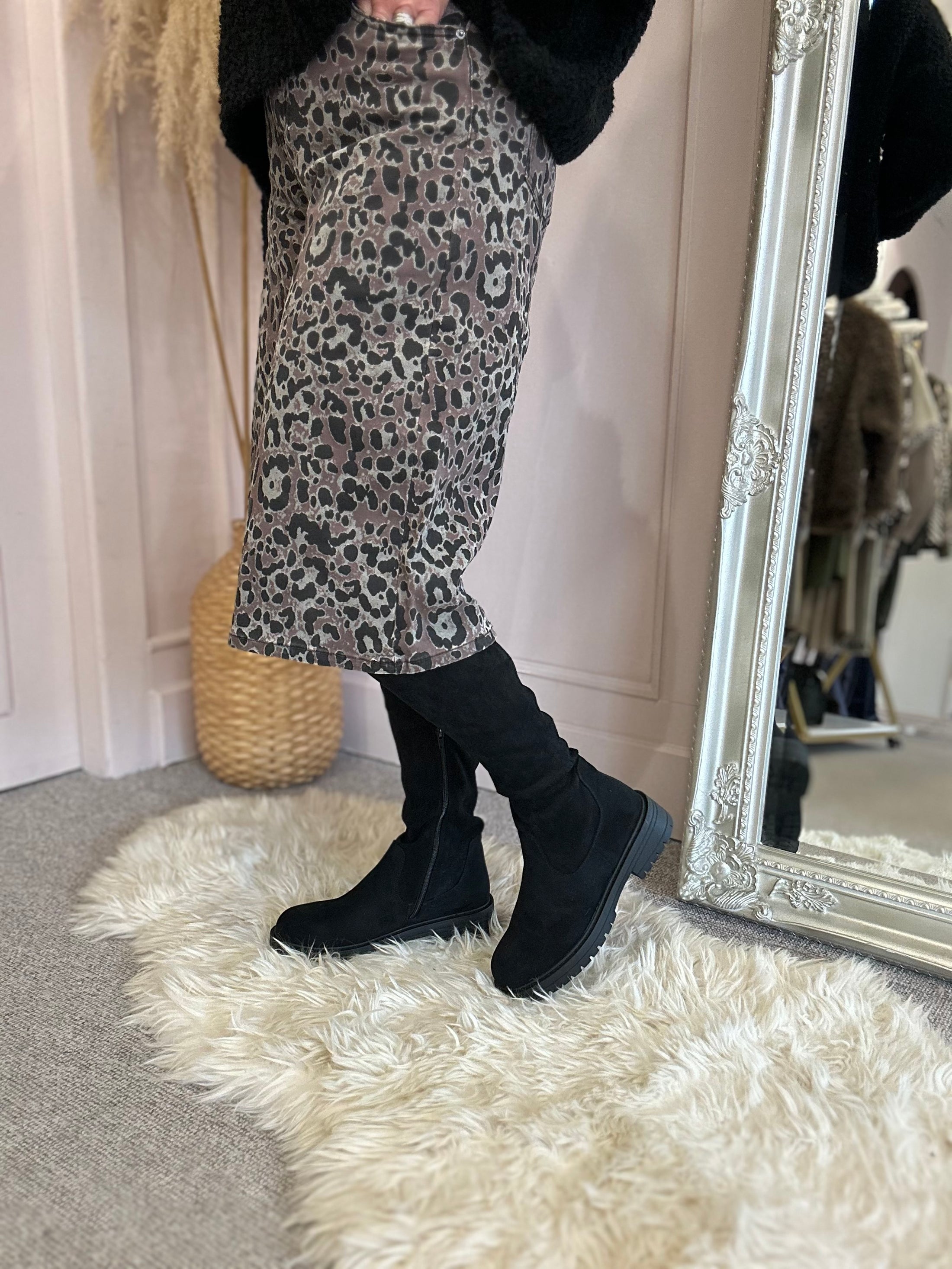 Knee High Pull On Boot - Black