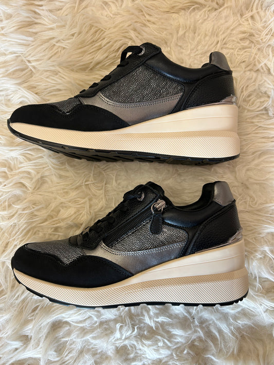 Dallas Trainer - Black - Wardrobe By Simone