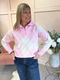 Load image into Gallery viewer, Diamond Pattern Zip Jumper - Candy Pink/Cream
