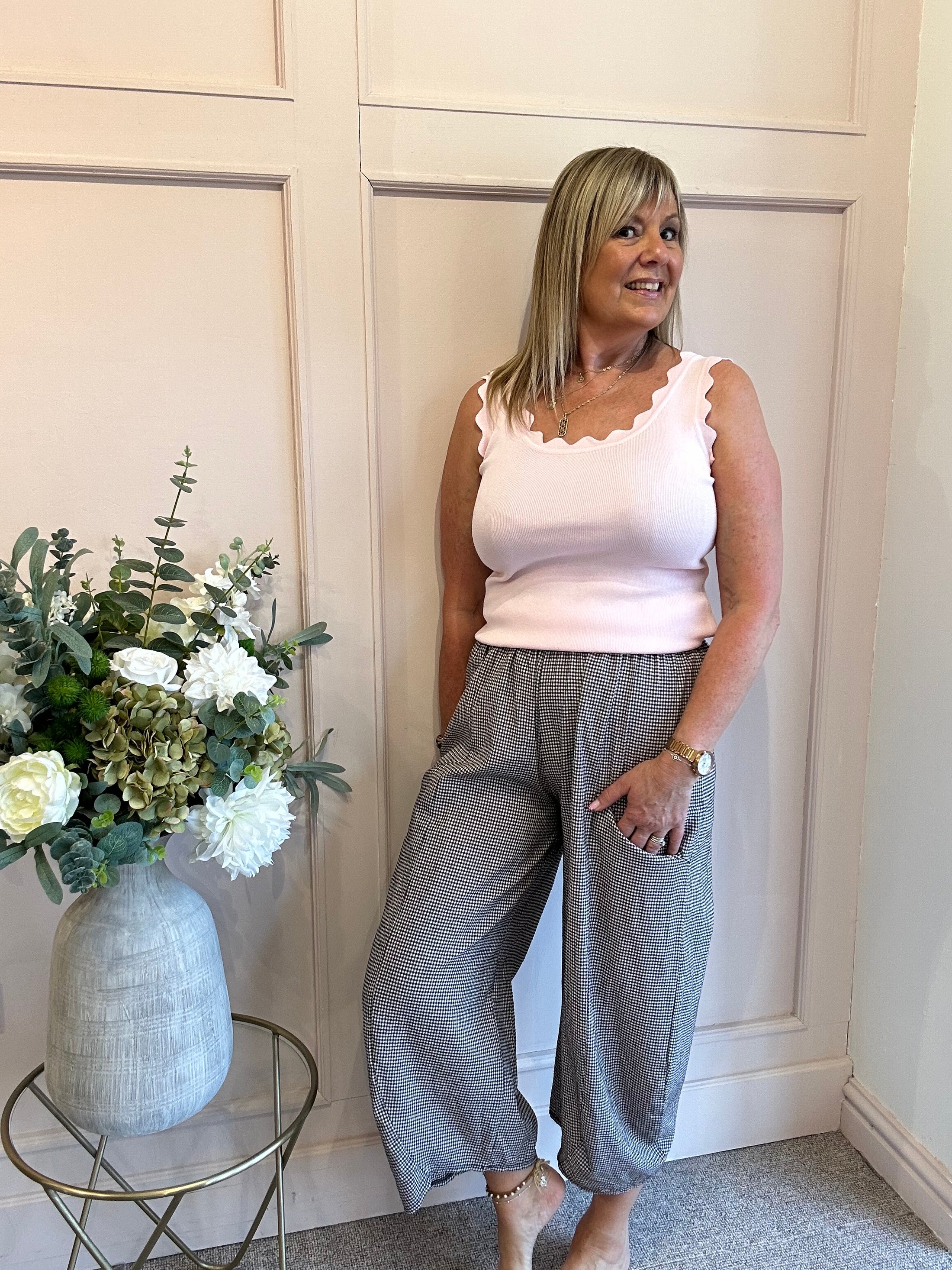 Scalloped Edged Vest Top - Pale Pink