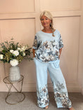 Load image into Gallery viewer, Flower Print Top - Blue
