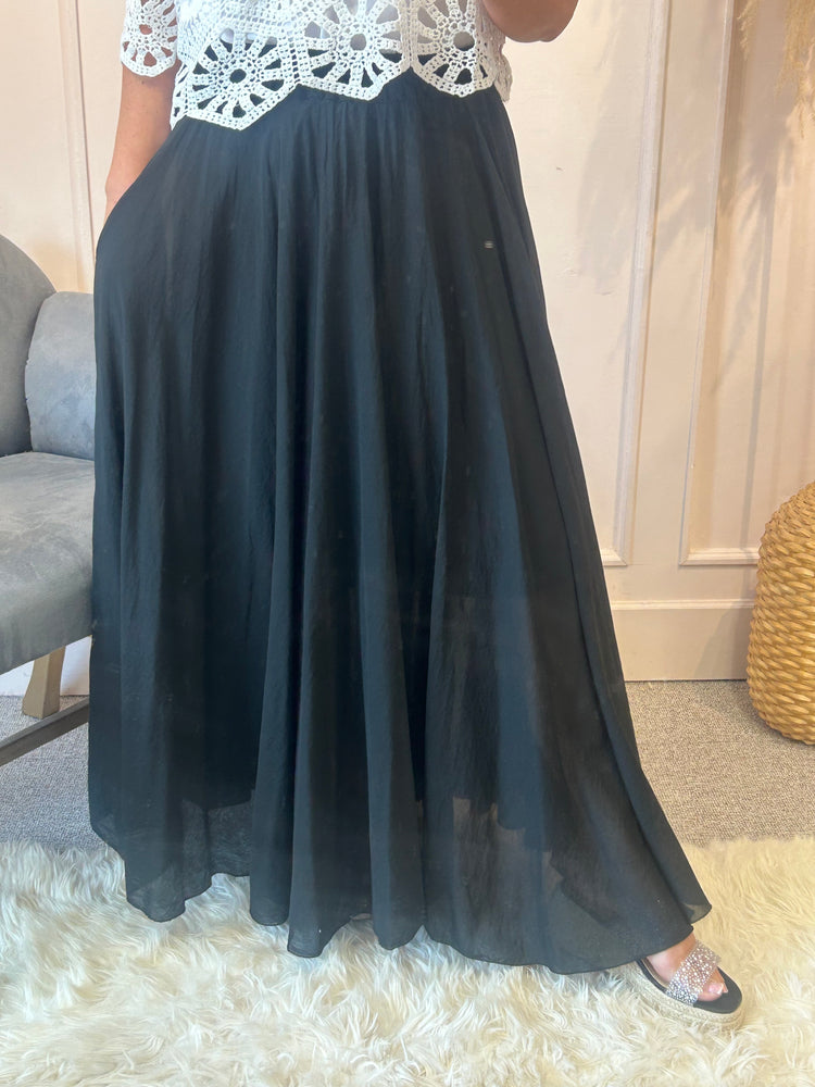 Floaty Maxi skirt - Black