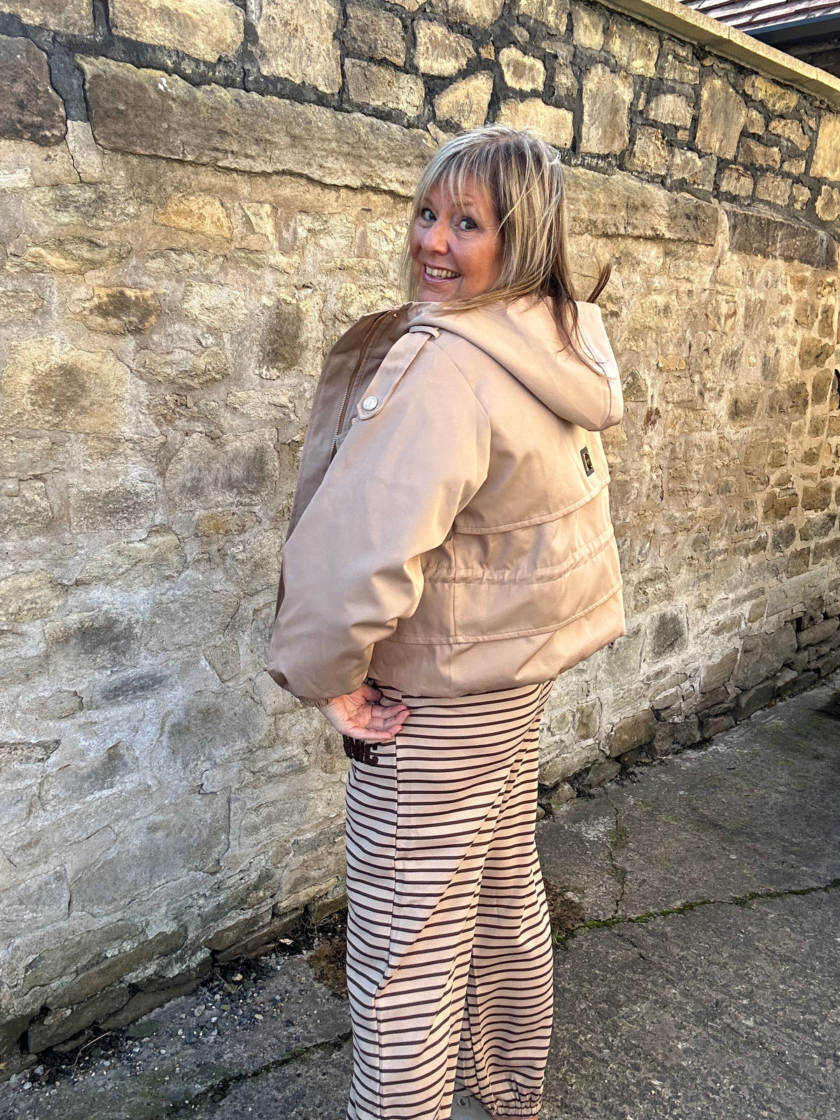 Short Hooded Jacket - Camel
