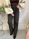 Load image into Gallery viewer, My Monday Wide Leg Jeans - Brown

