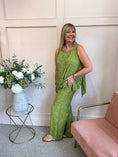 Load image into Gallery viewer, Sleeveless Top - Olive Green
