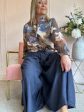 Load image into Gallery viewer, Floral Bloom Zip Jacket - Brown/Blue
