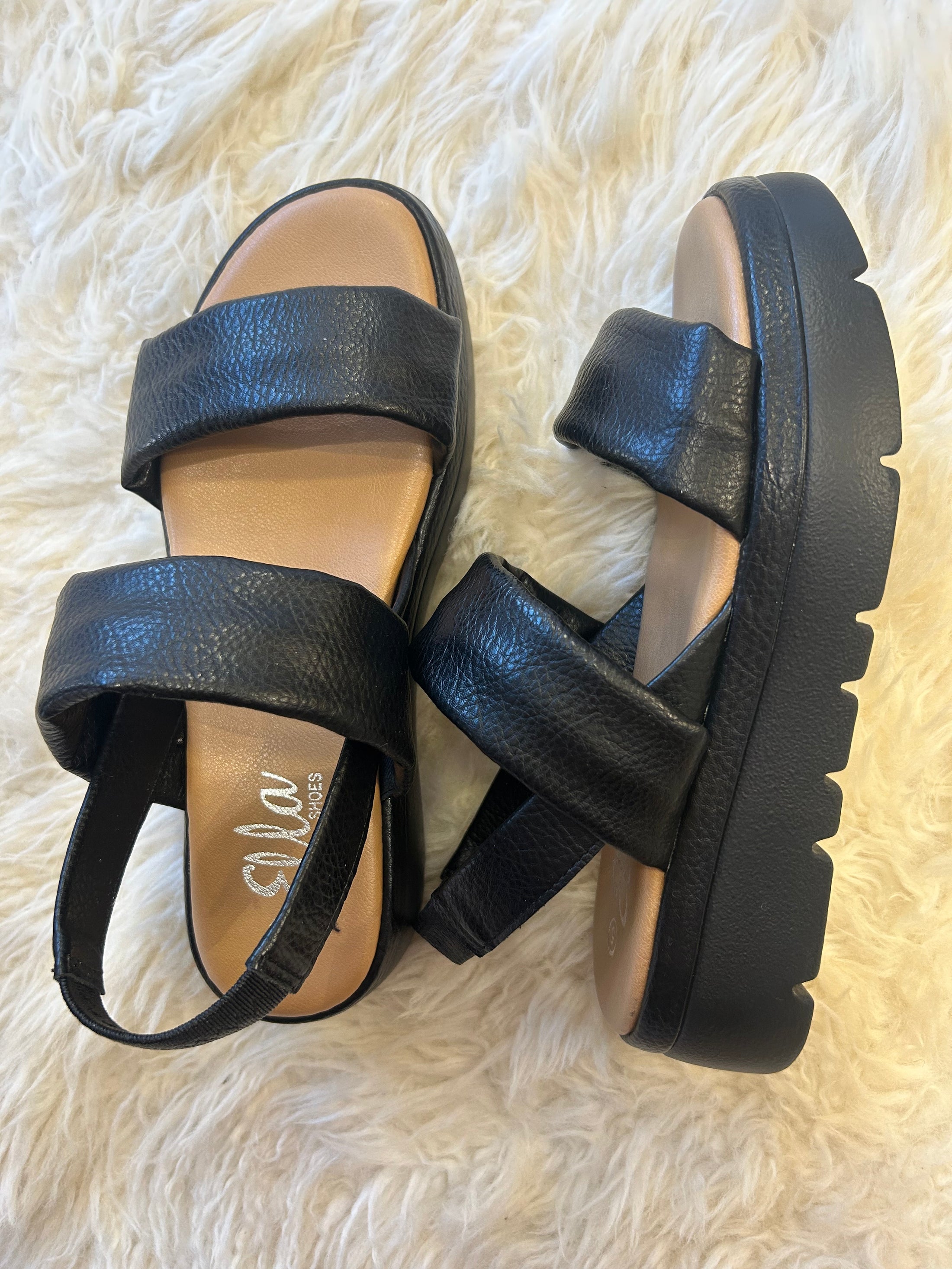Sadie Textured Soft Sandal - Black