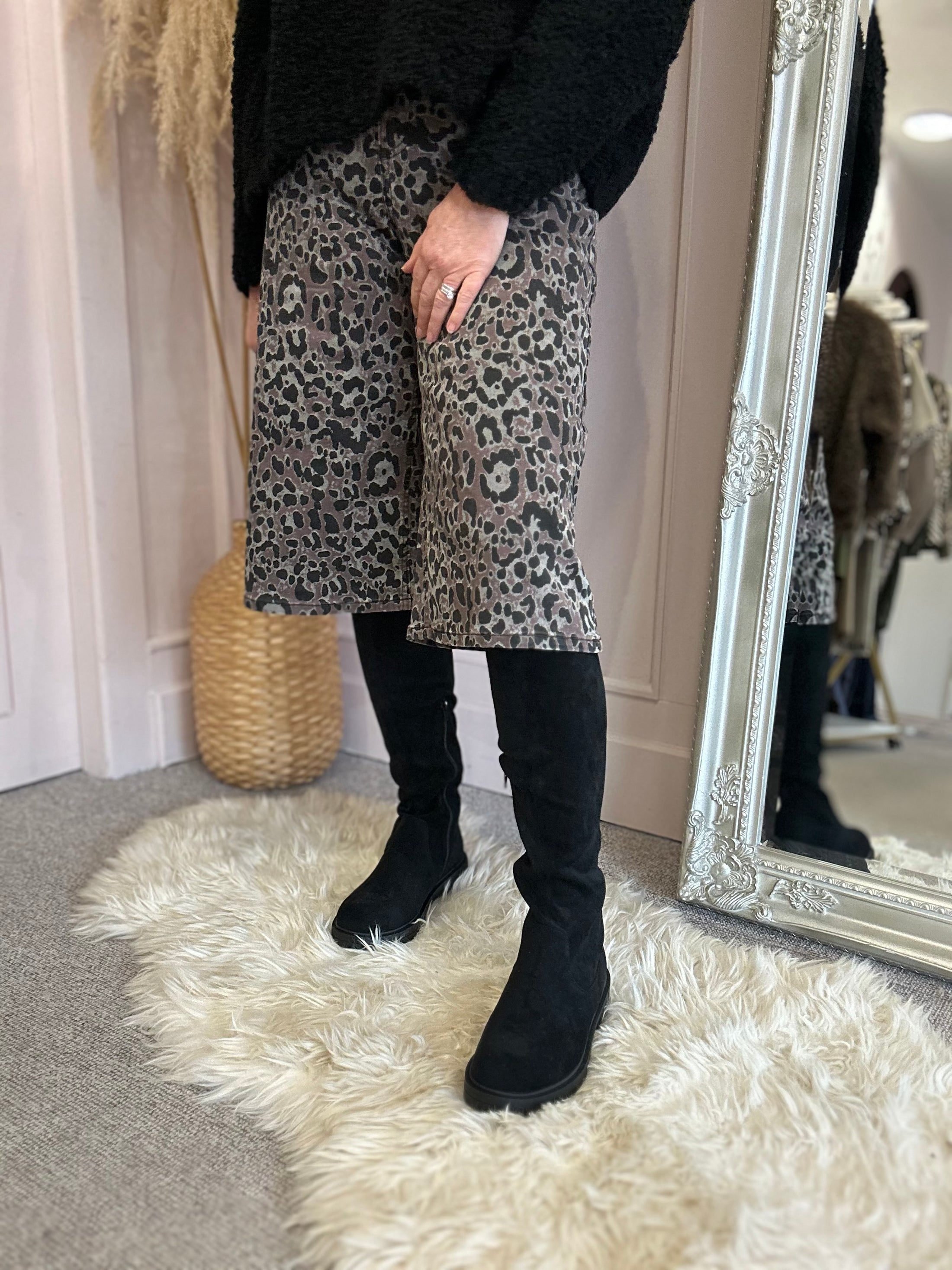 Knee High Pull On Boot - Black