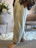 Load image into Gallery viewer, Baggy Barrel Jogger Pant - Oatmeal
