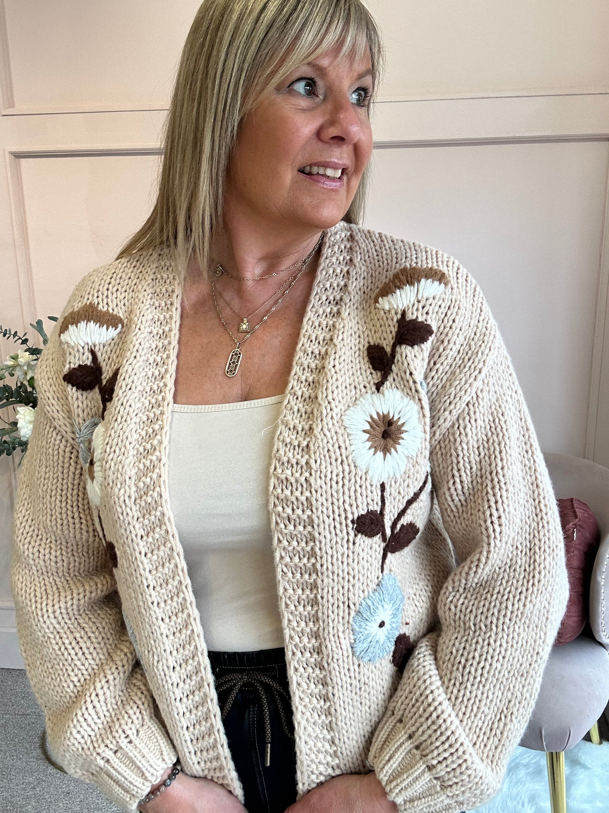 Pretty Flowers Cardigan - Soft Beige