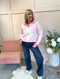 Load image into Gallery viewer, Diamond Pattern Zip Jumper - Candy Pink/Cream
