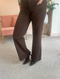 Load image into Gallery viewer, Pocket Wide Jeans - Brown
