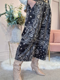 Load image into Gallery viewer, Belted Barrel Pattern Pant - Black/Cream
