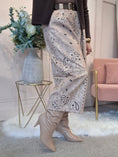 Load image into Gallery viewer, Belted Barrel Pattern Pant - Beige/black
