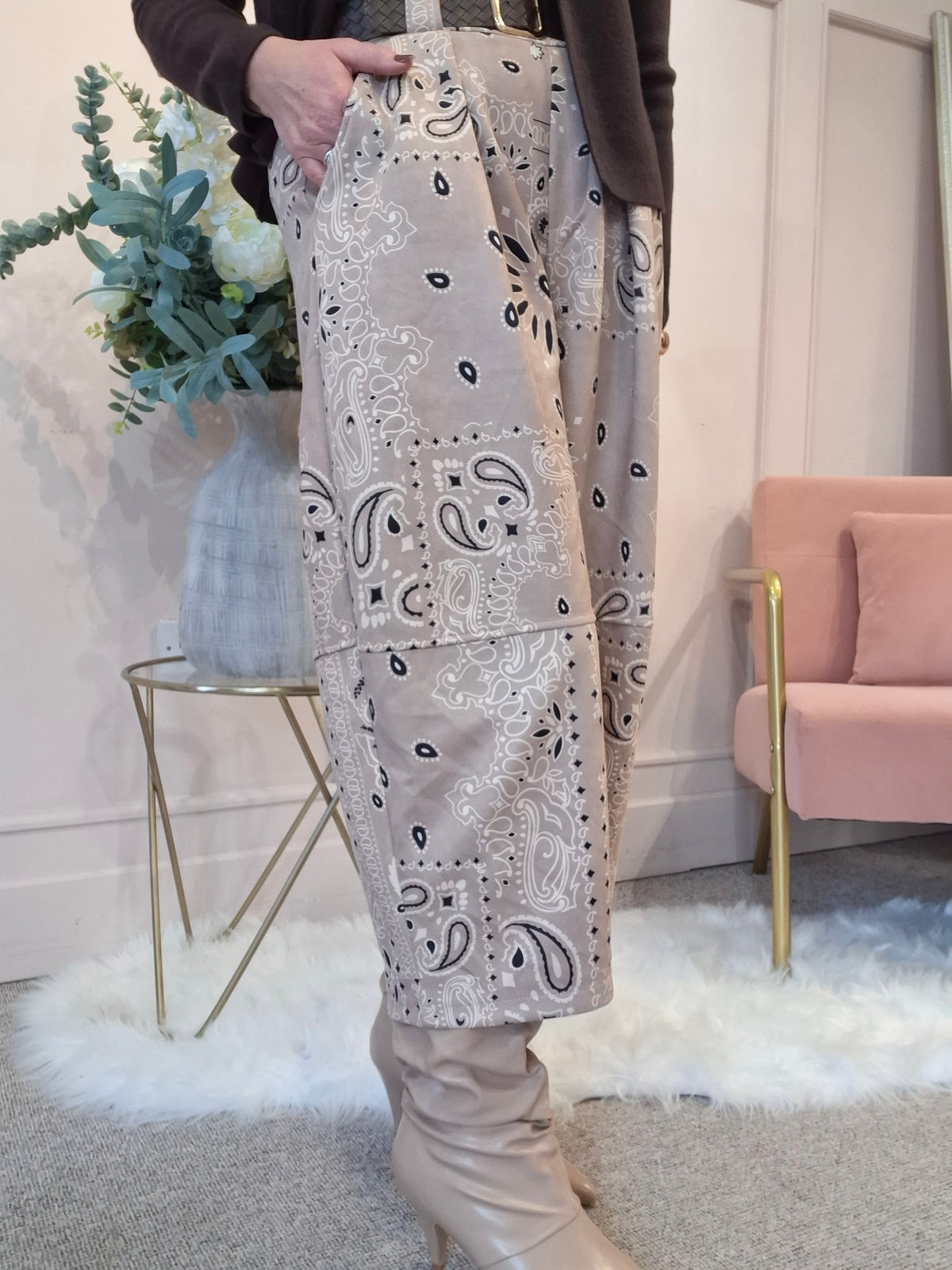 Belted Barrel Pattern Pant - Beige/black